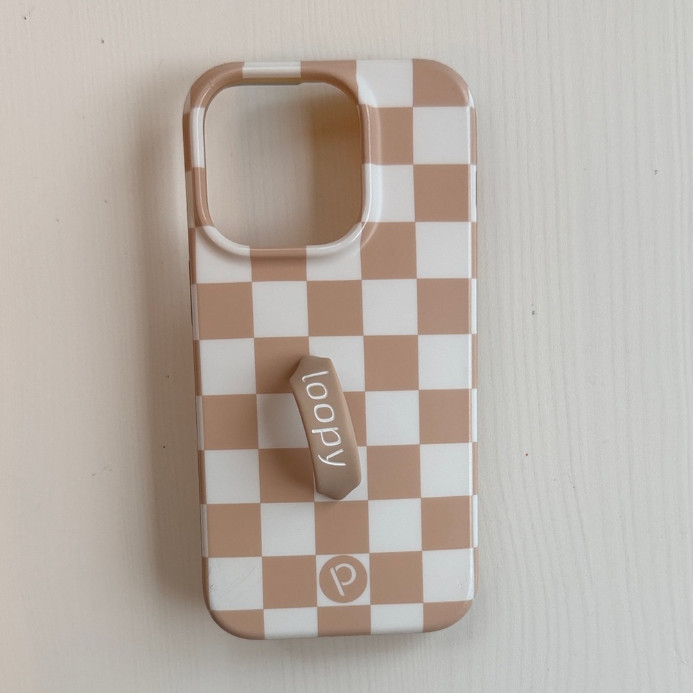 iPhone 14 Pro Sand Dollar Checkered Loopy Case Righty